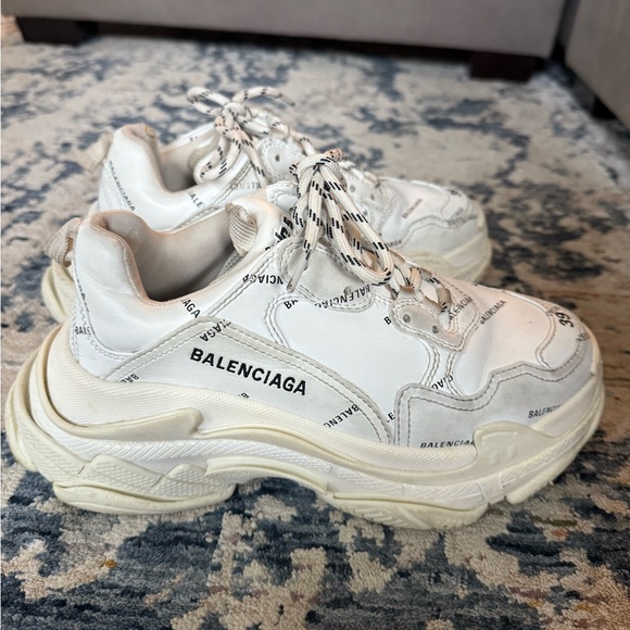 Balenciaga Triple S Sneaker Allover Logo in white and black technical material - Picture 4 of 9